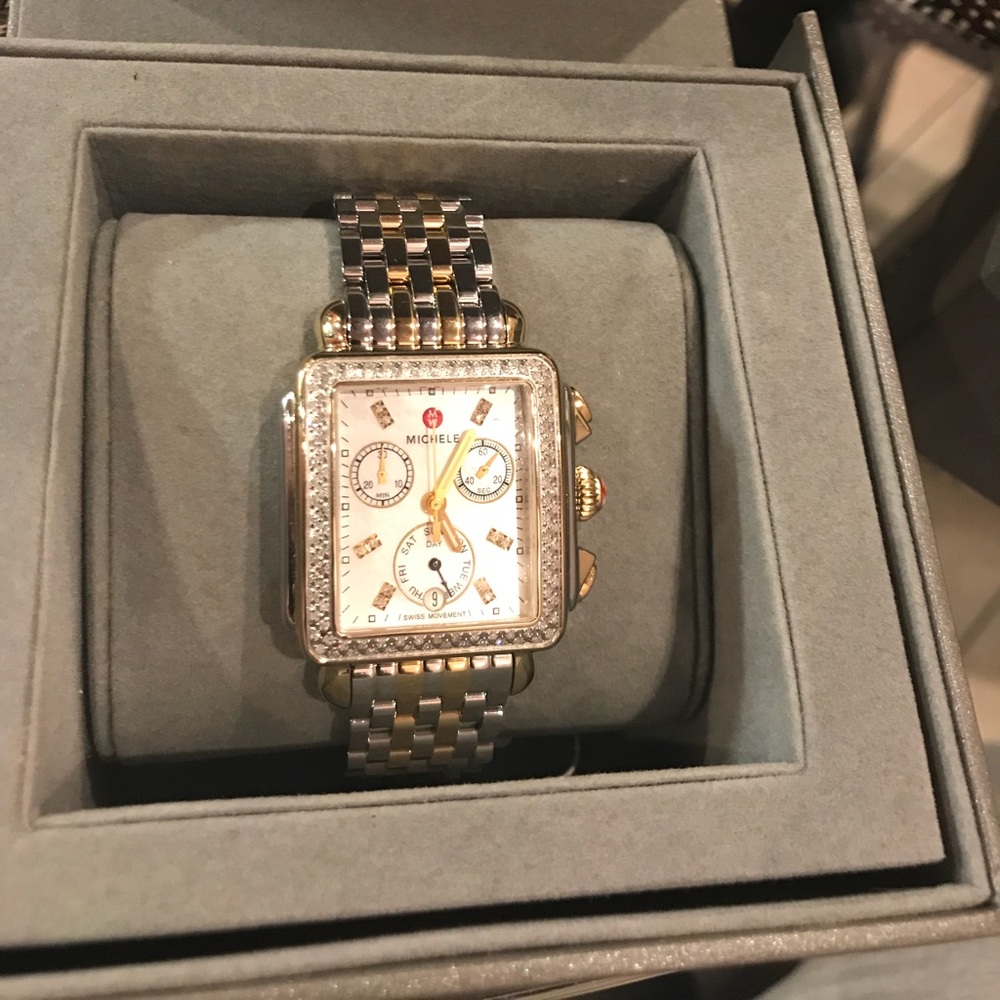 I’m selling a limited edition Michele watch ❤️